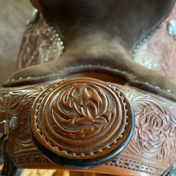 Broken Horn Western Saddle - Picture 13 of 16